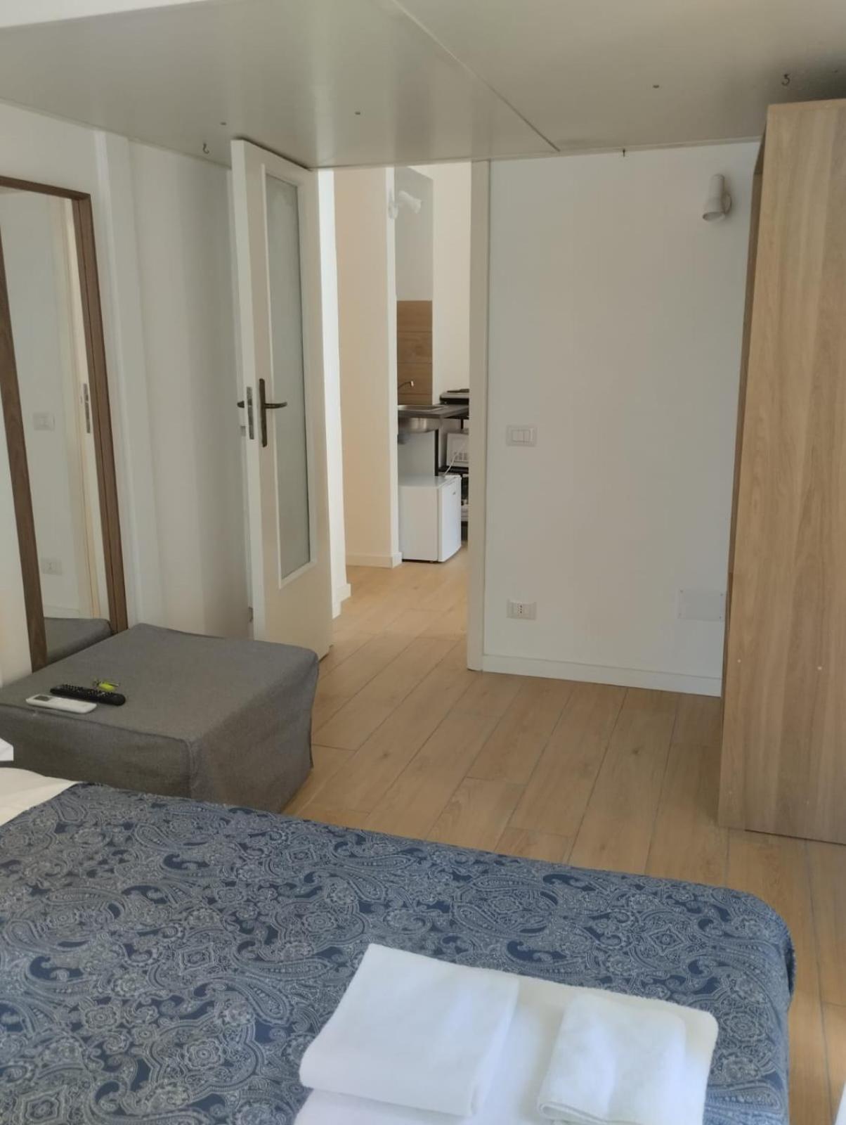Amedeo Square Bed and breakfast 3*